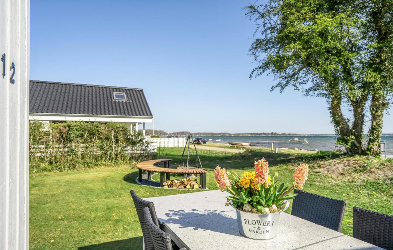 Beach Front Home In Sjolund With Kitchen Exteriér fotografie
