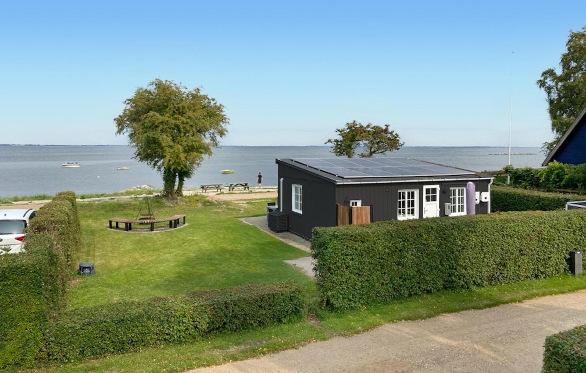 Beach Front Home In Sjolund With Kitchen Exteriér fotografie